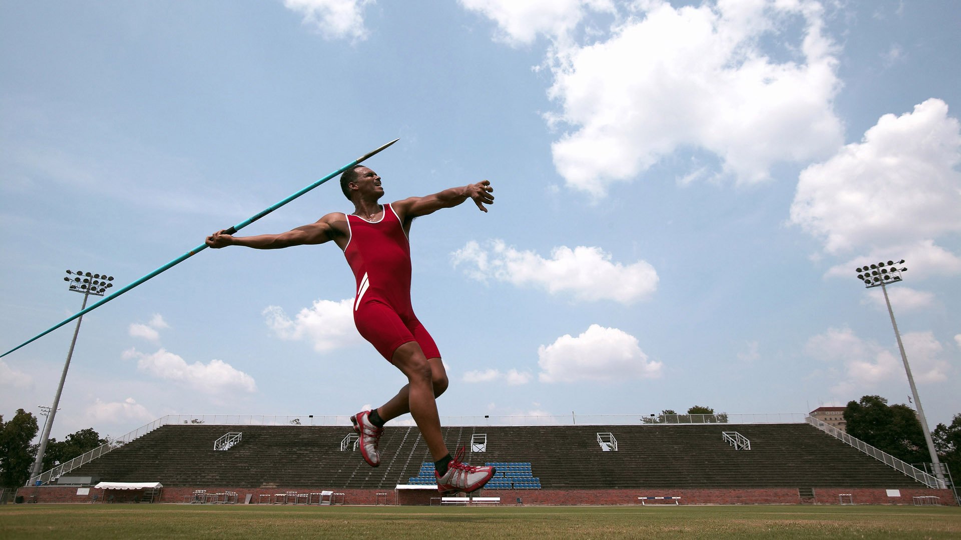 球场“固若金汤”防线：史上最难攻破的后防阵容！，防守时后卫防哪个位置